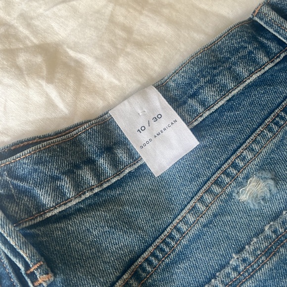 Ordered the wrong size. Never been worn or out on. - Picture 4 of 5